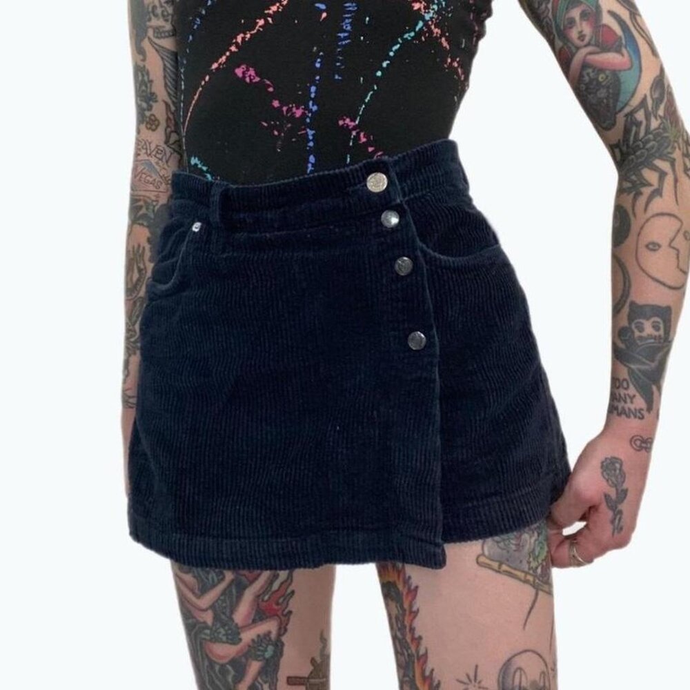 90’s Y2K vintage navy corduroy mini skort by Big Star 💫